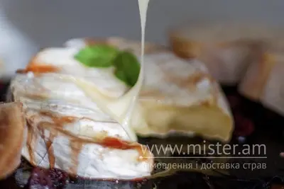 Запечений Камамбер з трюфельним медом Велюров undefined фото