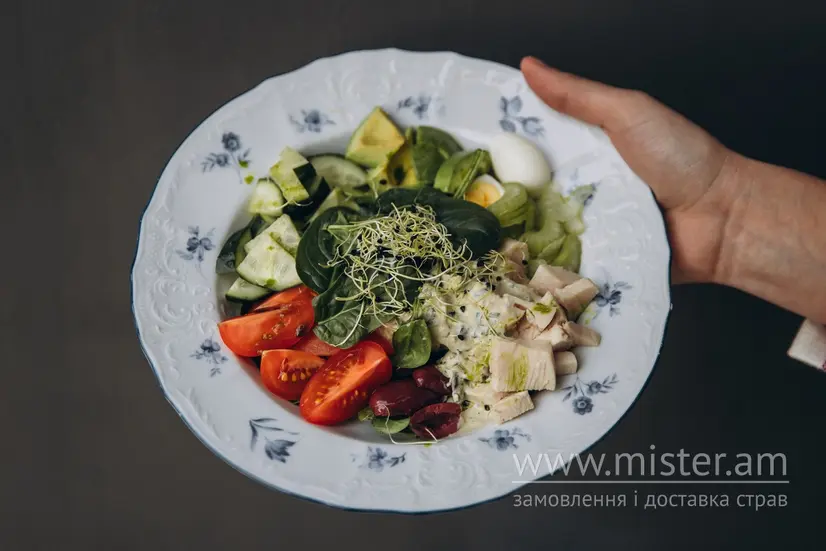 Кобб-салат з куркою та овочами - "Delikacia" в Івано-Франківську фото 