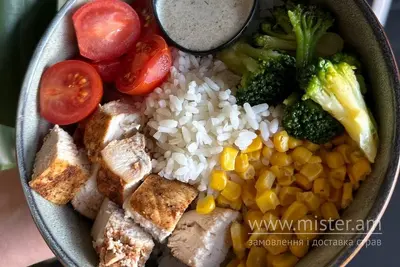 Боул з рисом, куркою, кукурудзою, броколі та томатами чері з вершковим соусом Butter Cafe undefined фото