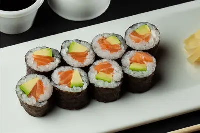 Хосомакі з лососем та авокадо TREBA Pizza & Sushi undefined фото