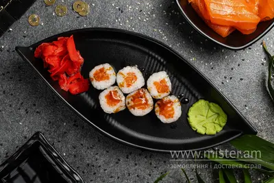 Макі з лососем Yoki restaurant undefined фото