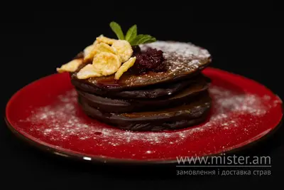 Шоколадні панкейки: карамелізована вишня, згущене молоко Canadian Food undefined фото
