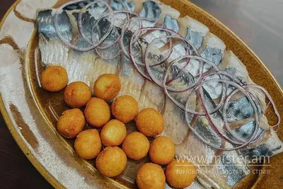 Оселедець та скумбрія з картопляними крокетами Вано undefined фото