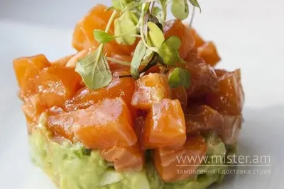 Тартар з лососем, авокадо та томатами Це SUSHI & PIZZA undefined фото