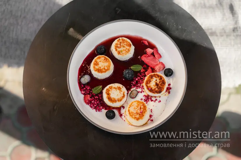 Сирники ягідні класичні - "Creme Cheese" в Чернівцях фото 