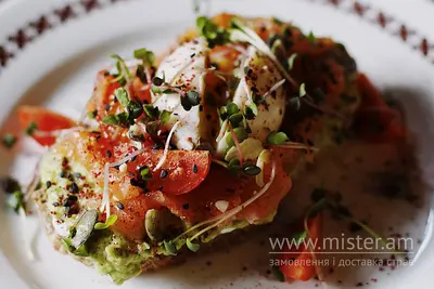 Авокадо тост з лососем та яйцем Pasta Basta undefined фото