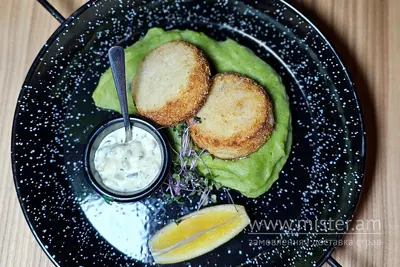 Биточки із судака з картопляно-шпинатним пюре і соусом тар-тар La Cosa Nostra undefined фото