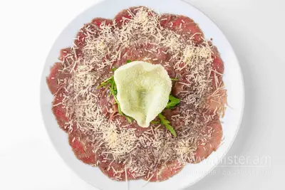 Карпачо з телятини й кунжутним соусом La Spezia undefined фото