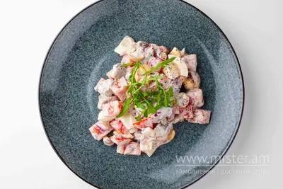 Салат з телятиною, маринованими опеньками й томатами La Spezia undefined фото