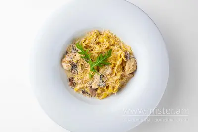 Паста з курячим філе, печерицями та вершковим соусом La Spezia undefined фото