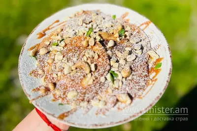 Панкейки з карамеллю та горішками Crispy Place undefined фото