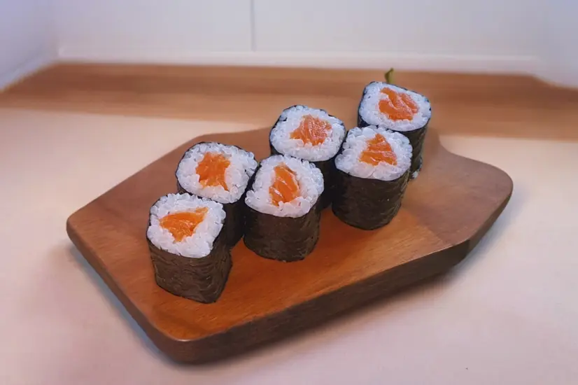 Роли міні з лососем - "Доставка піци і суші Дарницький район GoGoPizza & SUSHIGO!" в Києві фото 
