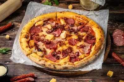 М'ясна з  томатами піца на заквасці TREBA Pizza & Sushi undefined фото