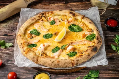 З морепродуктами піца на заквасці TREBA Pizza & Sushi undefined фото