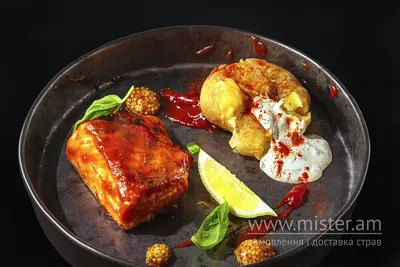 Філе лосося-гриль у глазурі кім-чі з печеною картоплею Grill Pub undefined фото