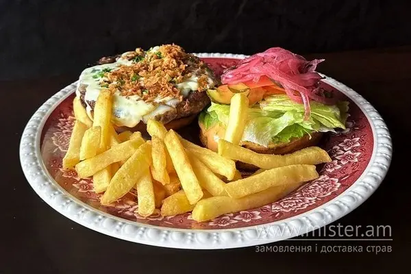 Класичний бургер - "Crann pub" в Хмельницькому фото 