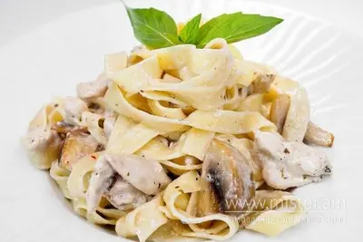Паста з куркою та грибами Альбіон undefined фото