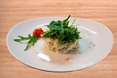 Салат із шинки з овочами Хутірець undefined фото