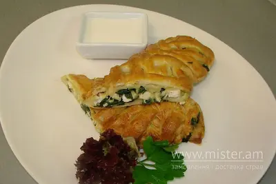 Пиріг з куркою, шпинатом, сиром та вершковим соусом Хутірець undefined фото