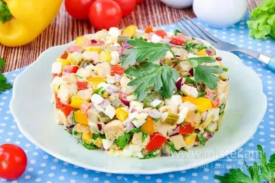Салат з куркою і овочами Salad Day  undefined фото