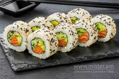 Каліфорнія з лососем в кунжуті Sushi Master undefined фото