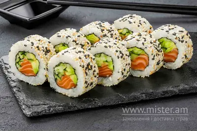 Каліфорнія з копченим лососем в кунжуті Sushi Master undefined фото