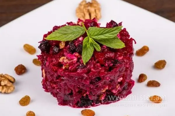 Салат з куркою та вареним буряком - "Salad Day " в Полтаві фото