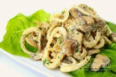 Салат з кальмарами і смаженими шампіньонами Salad Day undefined фото