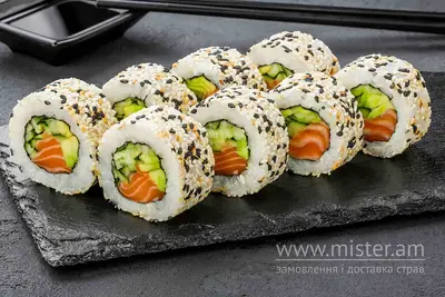 Каліфорнія з лососем в кунжуті Sushi Master undefined фото