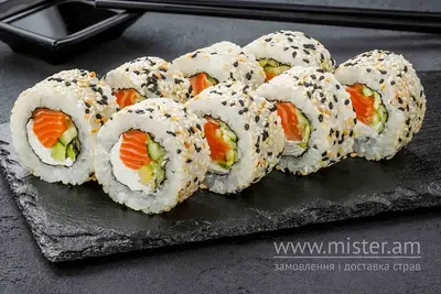 Філадельфія з лососем в кунжуті Sushi Master undefined фото