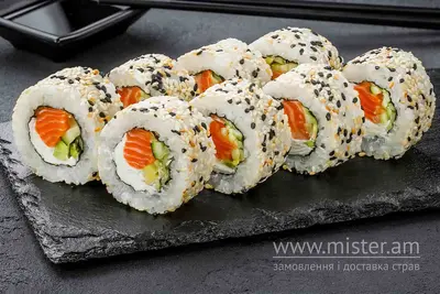 Філадельфія з копченим лососем в кунжуті Sushi Master undefined фото