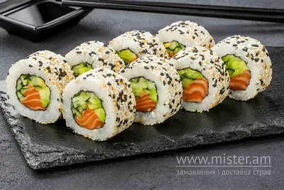 Каліфорнія з лососем в кунжуті Sushi Master undefined фото