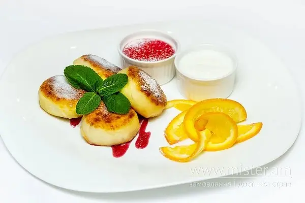 Сирники зі сметаною та джемом - "Аристократ" в Вінниці фото