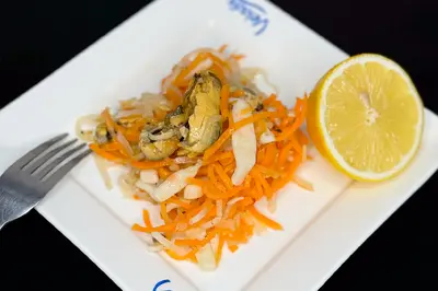 Салат з морепродуктами  та дайконом Україна Veladis undefined фото