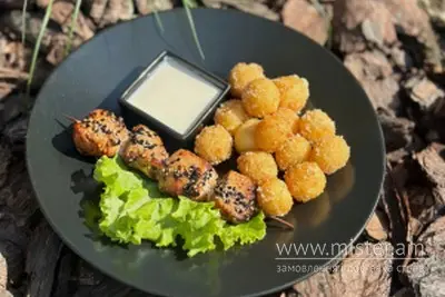 Курячий шашлик з крокетами та сирним соусом Show Basilic undefined фото