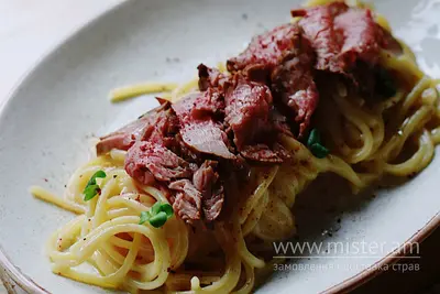 Спагеті Качіо-е-пепе з маринованою телятиною Pasta Basta undefined фото
