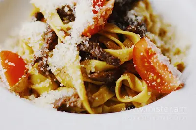 Курячий бульйон + тальятеле з телятиною та томатами чері Pasta Basta undefined фото