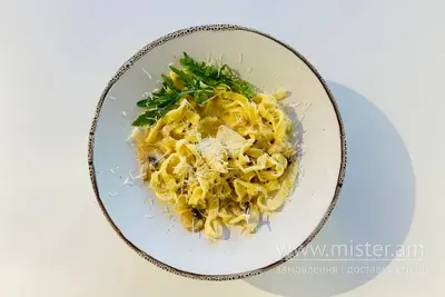 Паста з куркою та печерицями Crispy Place undefined фото