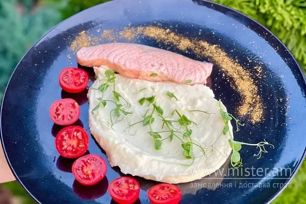 Лосось на пару з пюре - "Кучері" в Чернівцях фото