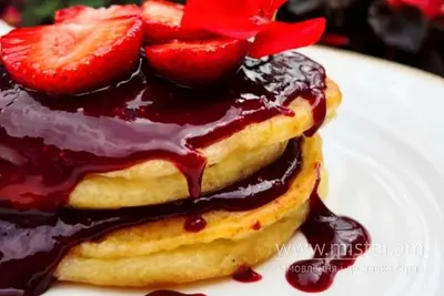 Панкейки з ягідним джемом Птаха undefined фото