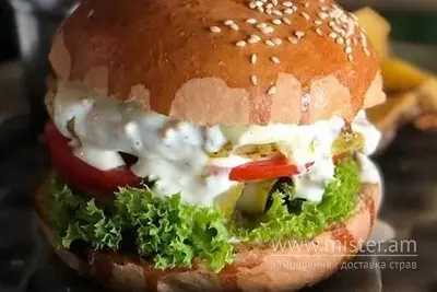 Бургер з грильованою куркою та соусом тар-тар Butter Cafe undefined фото