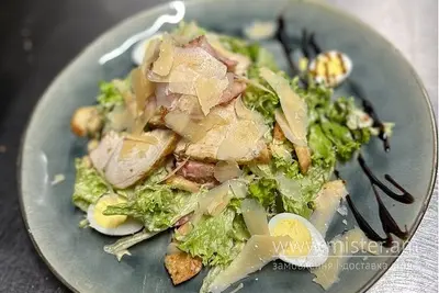 Салат "Цезар" з куркою, беконом та пармезаном Butter Cafe undefined фото