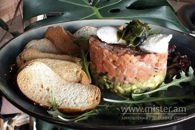 Тар-тар з лосося, авокадо та вершковим сиром Butter Cafe undefined фото
