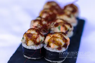 Рол Запечений Дорблю з лососем BAO sushi undefined фото
