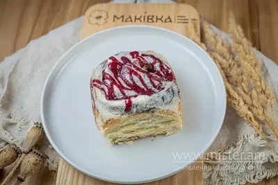 Сінабон з маковою начинкою та вишнями Маківка undefined фото
