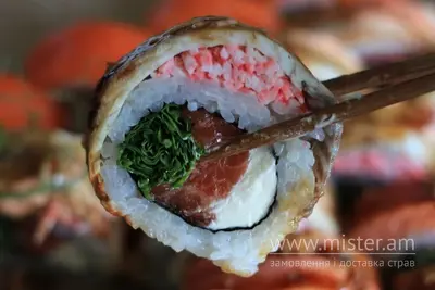Двоповерховий рол з вугрем та лососем Guava Sushi undefined фото