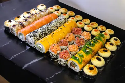 Сет Хит сезона 5п/ 2518г/ 74шт Пицца и суши Дарницкий район GoGoPizza & SUSHIGO! undefined фото