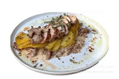 Філе свинини з картоплею фрай та з соусом з лисичок Дядя Pizza undefined фото