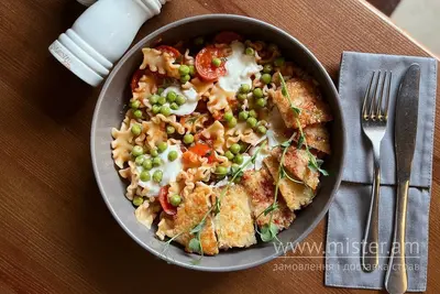 Макарони з хрусткою куркою та домашньою страчателлою Шарлотка undefined фото