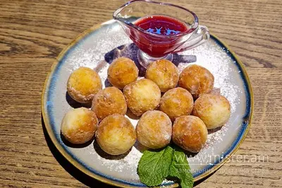 Сирні пончики з журавлинним соусом Ribs House undefined фото